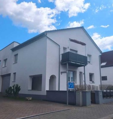 Stilvolle, sanierte 3-Zimmer-Wohnung mit Balkon und EBK in Trebur