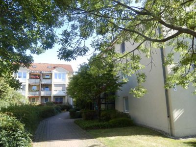 ++Ruhige grüne 3-Raum-Wohnung mit Terrasse und TG-Stellplatz++Familien Willkommen++