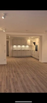 Neu gebaute -Wohnung mit großzügigem Balkon – Erstbezug! 3 Zi, Kü, Bad, ca. 94 m²
