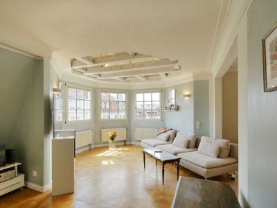 Altbau-Flair mit Weitblick: Zentrales Wohnen über den Dächern