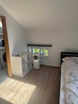 Charmante möblierte 1-Zimmer Dachgeschosswohnung im 3. OG in Frankfurt Westend-Süd