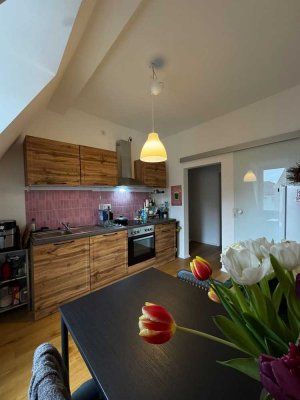 Frisch sanierte 2-Zimmer-Wohnung (54 m²) mit Küche in attraktiver Lage – auch als WG geeignet