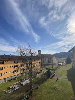 Schön geschnittene 4 Zimmer Wohnung mit Balkon