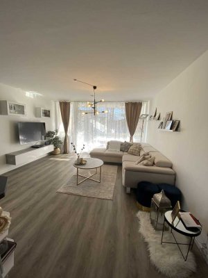 Modern renovierte 3,5-Zimmer-Wohnung mit großem Balkon und luxuriöser EBK