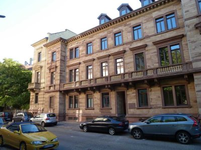 Top-3,5-Zimmer Dachgeschosswohnung mit Terrasse in historischem Gebäude in der Südweststadt