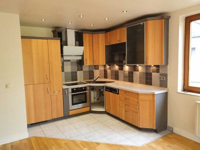 Exklusive 3-Zimmer-Dachgeschosswohnung mit Terrasse und EBK in Schönau