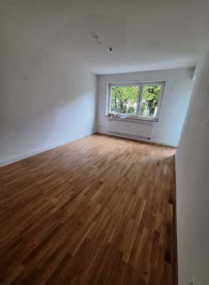 Schöne 2 ZKB Wohnung mit Balkon