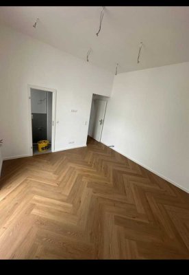 Exklusive 1-Zimmer-Hochparterre-Wohnung mit geh. Innenausstattung mit Balkon