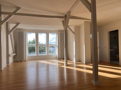 Helle und Großzügige Dachgeschosswohnung im Altbau – Lübeck St. Jürgen