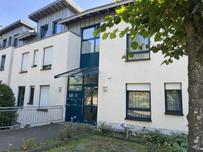 Freundliche und helle 3 Zimmer-Balkon-Wohnung mit "Blick"