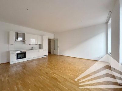 Stilvolle 2 Zimmer-Altbauwohnung mit Küche &amp; Loggia in zentraler Lage