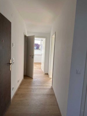 Erstbezug nach Sanierung: Helle 4-Zimmer-Dachgeschosswohnung mit Klimageräten in Köln-Weidenpesch