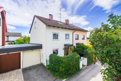 Renovierungsbedürftig, aber voller Chancen: Doppelhaushälfte in familienfreundlicher Lage.