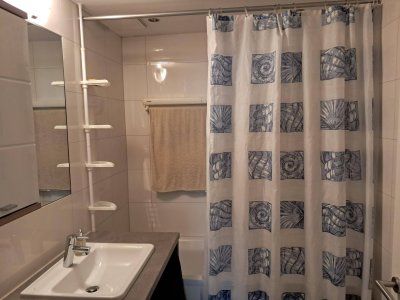 Klimatisierte, vollmöblierte 2 Zi Wohnung im Quartier Belvedere