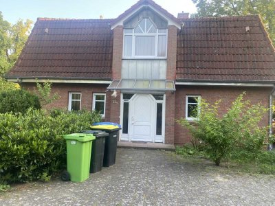 Großes Einfamilienhaus im Grünen