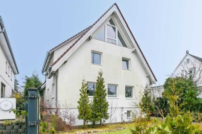 Hamburg - Marienthal: Neuwertige 6,5-Zimmer-Wohnung mit Garten, Terrasse und Balkon!