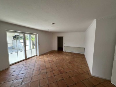Schöne 4-Zimmerwohnung mit großzügiger Terrasse, frei ab 01.10.2025, Parkettboden auf Wunsch!