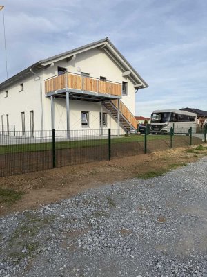 Ergeschosswohnung mit Garten oder Dachgeschosswohnung mit großem Balkon und eigenem Zugang