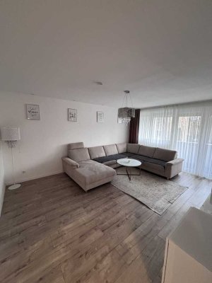 Vollmöbliertes Wohnen auf Zeit: Modern sanierte 3,5-Zimmer-Wohnung mit Traumbalkon