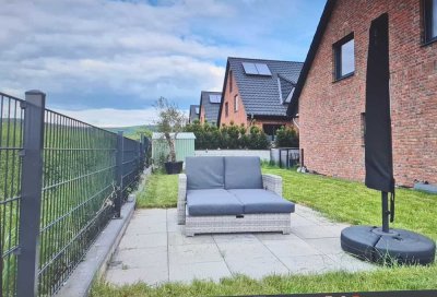 Traumhafte 4-Zimmer-Doppelhaushälfte BJ 2022 in Lauenau ab 1.8.25, ruhige Feldrandlage