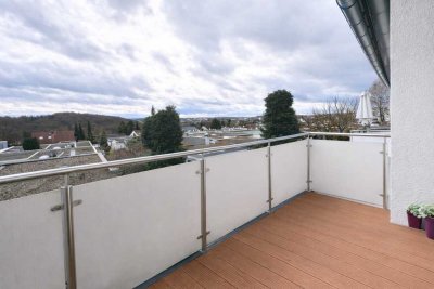 Helle, modernisierte 3-Zimmer-Wohnung mit Einbauküche und Balkon mit Fernsicht