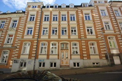 2-Zimmer Wohnung mit Wannenbad und Einbauküche!