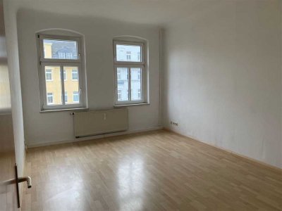 * Günstige 2-Zimmer-Wohnung direkt an der UNI! EBK mögl. *WG-geeignet*