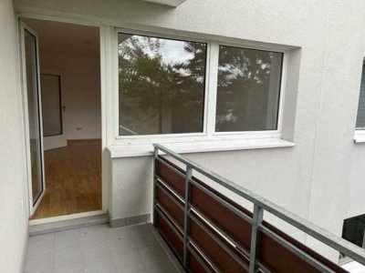 Aukamm: Renovierte Wohnung mit Balkon - Blick ins Grüne - SP möglich