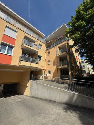 Neuwertige 3-Zimmer-Wohnung mit Balkon, Tiefgarage & Aufzug