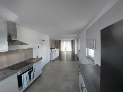 2.5 Zimmer- Maisonette KB Fußbodenheizung, 3-FACH verglast Tiefgarage + Stellplatz inkl.