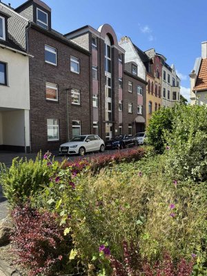 Helle 2-Zimmer-Wohnung mit Balkon, Tageslichtbad und gepflegter Einbauküche