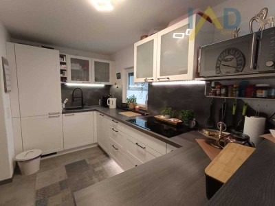 Hochwertig sanierte Maisonette-Wohnung mit Gartenanteil und Stellplatz