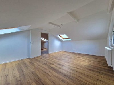 2,5-Zimmer-Wohnung mit Balkon, Küche und Garage: Erstbezug nach Sanierung