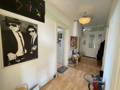Gemütliche und zentrale 4-ZKBB-Altbauwohnung, 3er WG möglich