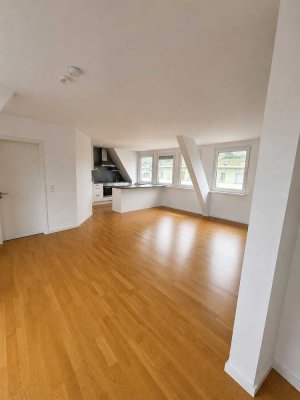 Helle 2-Zimmer-Wohnung mit Festungsblick in bester Innenstadtlage von Würzburg – 72 qm