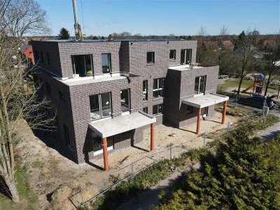 KFW Beste Qualität mit durchdachter Raumaufteilung!
2-Zimmer-Obergeschosswohnung mit Dachterrasse