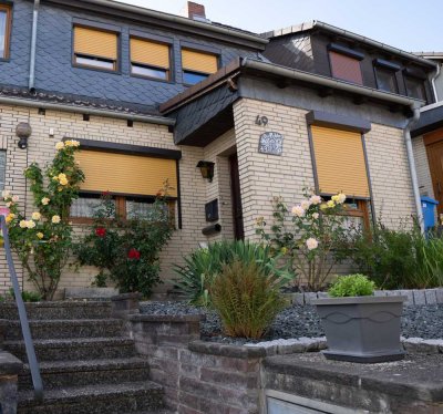 Reihenmittelhaus mit Anbau, großen Balkon, Terrasse, Garten und Garage in Salzgitter- Bad