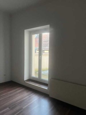 2 Raum Wohnung mit Balkon & EBK