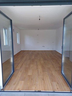 Moderne 3-Zimmer Neubau Wohnung mit Loggia
