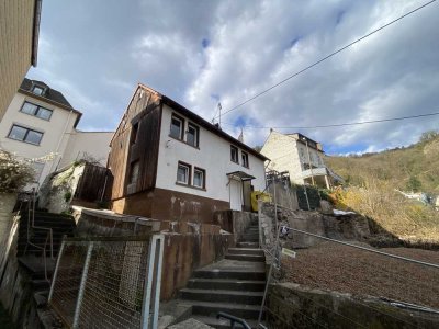 *Provisionsfrei!*Starke Rendite! Sanierungsbedürftiges 2-Familienhaus
