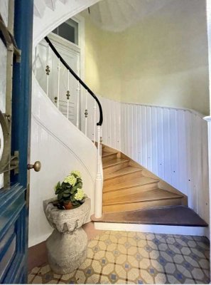 Lichtdurchflutete 4-Zimmer-Maisonette-Wohnung in repräsentativer Stadtvilla*Dachterrasse + Balkon