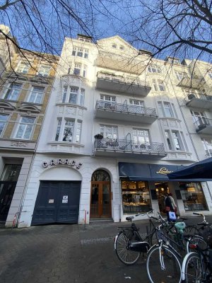 Neu ausgebaute, exklusive Penthousewohnung mit 4 Zimmern und Balkon in Hamburg-Eppendorf