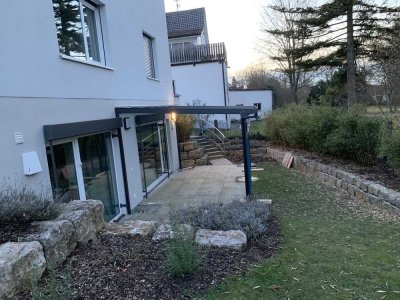 traumhafte 2-Zimmer-Gartenterrassenwohnung, Garten, überdachter Freisitz, EBK in Günzburg