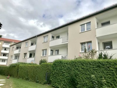 Modernisierte 2-Raum-Wohnung mit Balkon und Einbauküche in Neuburg