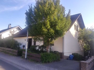 Exklusive, gepflegte 3-Zimmer-Dachgeschosswohnung mit Balkon und Einbauküche in Gelnhausen