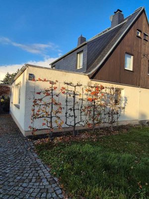 Doppelhaushälfte mit Traumgrundstück und zusätzlichem Bauplatz