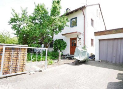 Top-renovierte 4-Zimmer-Wohnung mit Balkon und Kamin