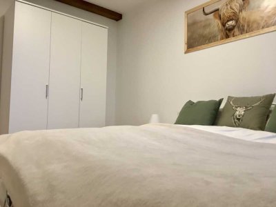 Schöne möblierte 2-Zimmerwohnung mit Chiemseeblick, Balkon und EBK in Rimsting
