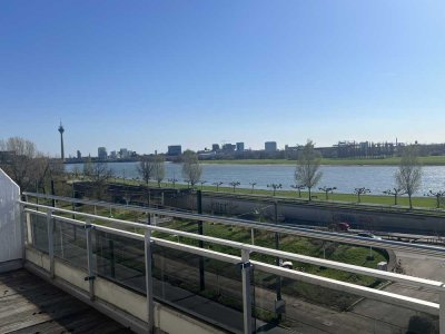 Penthouse-Whg mit Blick auf den Rhein, 2 Terrassen, EBK, Sauna & Garage in Oberkassel