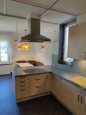 Sanierte 3-Zimmer EG-Wohnung mit gehobener Innenausstattung mit Balkon und Einbauküche in Ebersbach